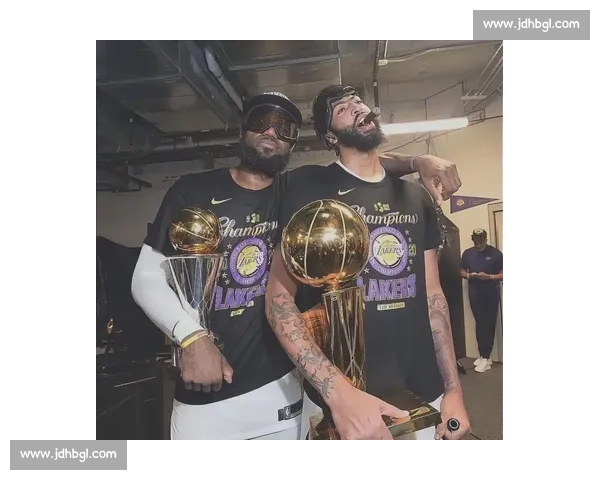 震撼！东契奇浓眉互换东家，湖人独行侠 7 人交易重塑联盟格局